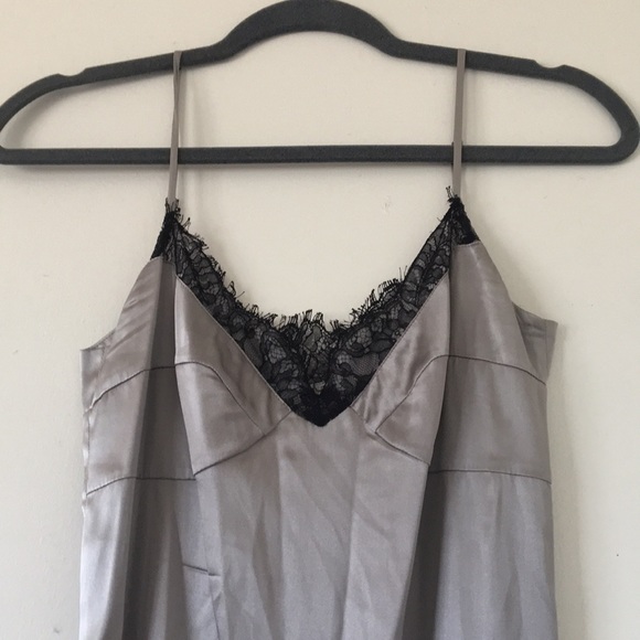 ⭐️SALE⭐️🎉HP🎉DVF Wrap Dress - Picture 4 of 8